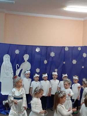 Zdjęcie 9 - ŚWIĄTECZNE SPOTKANIE Z RODZICAMI U KRÓLICZKÓW