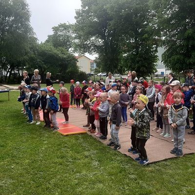 Zdjęcie 43 - Dzień Dziecka - Przedstawienie nauczyciele dzieciom "Jaś I Małgosia"