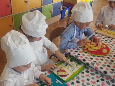 Zdjęcie 10 - MASTERCHEF JUNIOR ZDROWY SOK I SAŁATKA