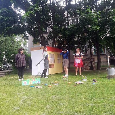 Zdjęcie 63 - Dzień Dziecka - Przedstawienie nauczyciele dzieciom "Jaś I Małgosia"