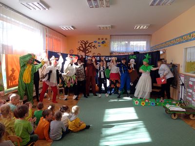 Zdjęcie 13 - Pierwszy Dzień Wiosny - Przedstawienie "Rzepka"