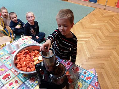 Zdjęcie 74 - Soki owocowo-warzywne pijemy, bo zdrowi być chcemy