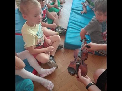 Zdjęcie 4 - TYGRYSKI ROZPOCZĘŁY CYKL SPOTKAŃ ZE ŚWIERSZCZEM