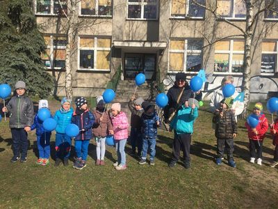 Zdjęcie 8 - ŚWIATOWY DZIEŃ ŚWIADOMOŚCI AUTYZMU W NASZYM PRZEDSZKOLU