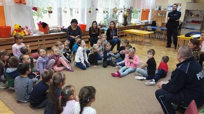 Zdjęcie 13 - SPOTKANIE Z POLICJANTAMI