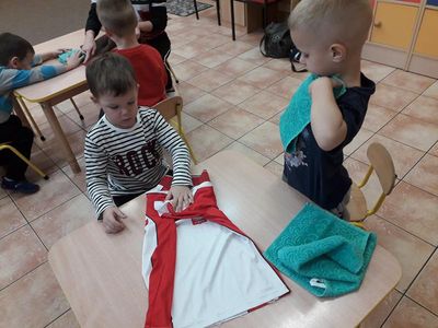 Zdjęcie 4 - KRÓLICZKI POZNAJĄ ŚWIAT WG KONCEPCJI F. FROEBLA