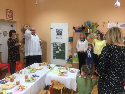 Zdjęcie 48 - FINAŁ PRZEDŚWIĄTECZNYCH PRZYGOTOWAŃ, czyli zajączek i wielkanocne śniadanko w przedszkolu