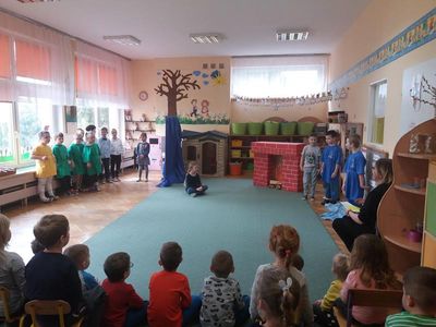 Zdjęcie 2 - Obchody Pierwszego Dnia Wiosny i Światowego Dnia Osób z Zespołem Downa