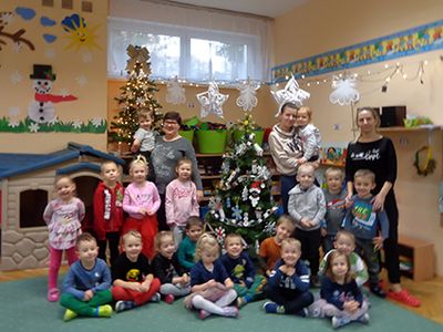 Zdjęcie 1 - Maleństwa biorą udział w konkursie "Choinka w eko odsłonie"