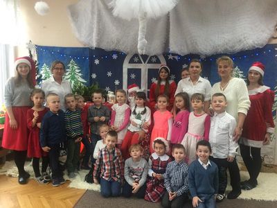 Zdjęcie 15 - MIŁY, STARSZY SIWY PAN W PRZEDSZKOLU... CZYLI WIZYTA GWIAZDORA ;)