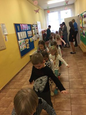 Zdjęcie 3 - FINAŁ PRZEDŚWIĄTECZNYCH PRZYGOTOWAŃ, czyli zajączek i wielkanocne śniadanko w przedszkolu