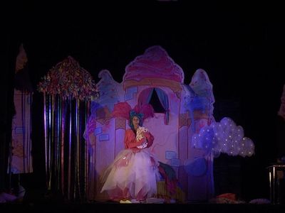 Zdjęcie 2 - TEATRZYK KSIĘŻNICZKA NA ZIARNKU GROCHU