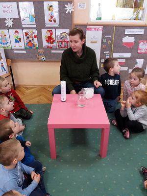 Zdjęcie 6 - Maleństwa eksperymentują w Laboratorium 4 żywiołów