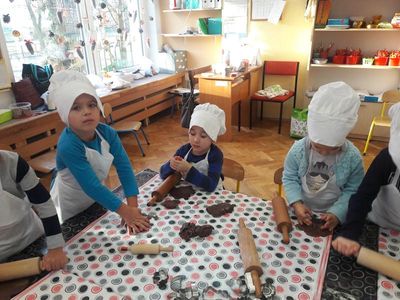Zdjęcie 10 - PIECZEMY PIERNICZKI