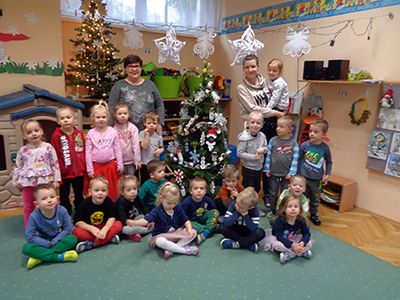 Zdjęcie 2 - Maleństwa biorą udział w konkursie "Choinka w eko odsłonie"