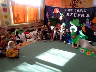 Zdjęcie 14 - Pierwszy Dzień Wiosny - Przedstawienie "Rzepka"