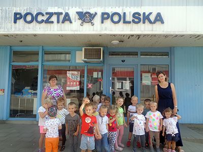 Zdjęcie 1 - Wymiana pocztówkowa - wysyłamy listy do innych przedszkoli