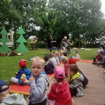 Zdjęcie 91 - Dzień Dziecka - Przedstawienie nauczyciele dzieciom "Jaś I Małgosia"