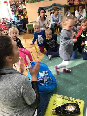 Zdjęcie 16 - "DRUŻYNA SEGREGOLANDII", CZYLI SPOTKANIE PRZEDSZKOLAKÓW Z PRZEDSTAWICIELEM KZGRL