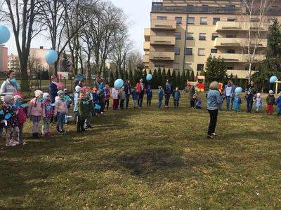 Zdjęcie 2 - NIEBIESKI HAPPENING PRZEDSZKOLAKÓW... RAZEM DLA AUTYZMU