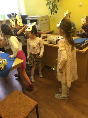Zdjęcie 28 - FINAŁ PRZEDŚWIĄTECZNYCH PRZYGOTOWAŃ, czyli zajączek i wielkanocne śniadanko w przedszkolu