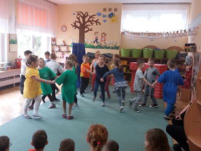 Zdjęcie 12 - Światowy Dzień Osób z Zespołem Downa - Dzień Kolorowej Skarpetki
