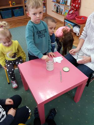 Zdjęcie 39 - Maleństwa eksperymentują w Laboratorium 4 żywiołów