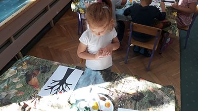 Zdjęcie 11 - Praca plastyczna "Jesienne drzewa"