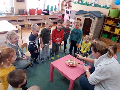 Zdjęcie 45 - Maleństwa eksperymentują w Laboratorium 4 żywiołów