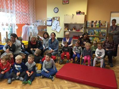 Zdjęcie 1 - PRZEDSZKOLNE ŚWIĘTO, CZYLI OBCHODY MIĘDZYNARODOWEGO DNIA OSÓB NIEPEŁNOSPRAWNYCH