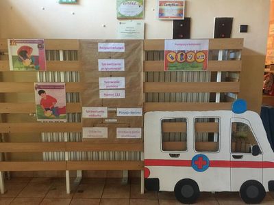 Zdjęcie 2 - NA RATUNEK - ZANIM PRZYJEDZIE LEKARZ, CZYLI KOLEJNY CYKL ZAJĘĆ Z PIERWSZEJ POMOCY PRZEDMEDYCZNEJ