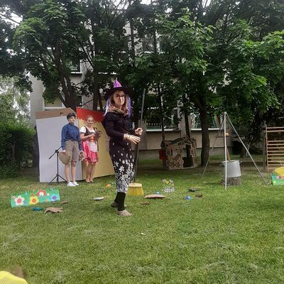 Zdjęcie 48 - Dzień Dziecka - Przedstawienie nauczyciele dzieciom "Jaś I Małgosia"