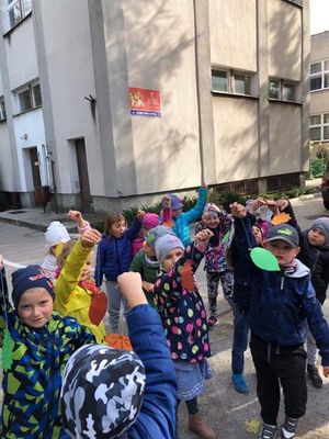 Zdjęcie 2 - Jesienne zabawy z wiatrem Kangurków