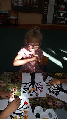 Zdjęcie 7 - Praca plastyczna "Jesienne drzewa"