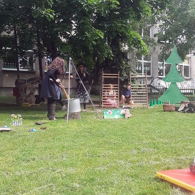 Zdjęcie 50 - Dzień Dziecka - Przedstawienie nauczyciele dzieciom "Jaś I Małgosia"