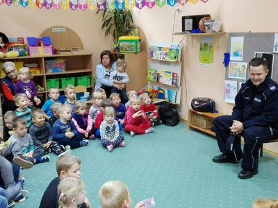 Zdjęcie 11 - SPOTKANIE Z POLICJANTAMI