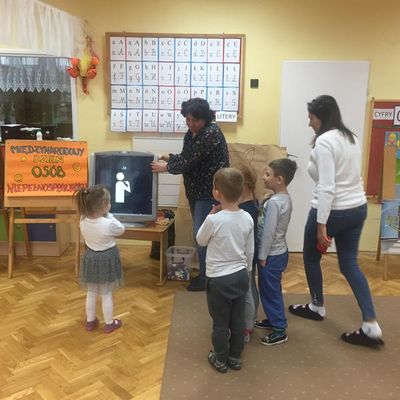Zdjęcie 13 - PRZEDSZKOLNE ŚWIĘTO, CZYLI OBCHODY MIĘDZYNARODOWEGO DNIA OSÓB NIEPEŁNOSPRAWNYCH