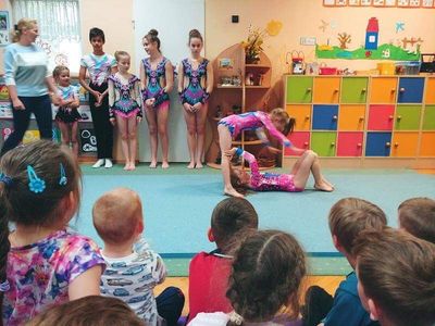 Zdjęcie 9 - SPOTKANIE Z AKROBATYKĄ 2019 r.