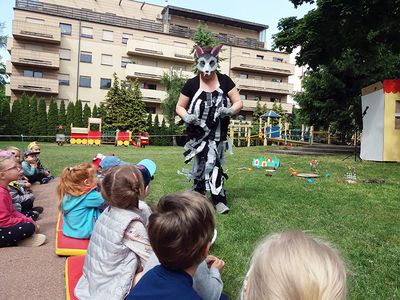 Zdjęcie 29 - Dzień Dziecka - Przedstawienie nauczyciele dzieciom "Jaś I Małgosia"