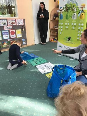 Zdjęcie 8 - "DRUŻYNA SEGREGOLANDII", CZYLI SPOTKANIE PRZEDSZKOLAKÓW Z PRZEDSTAWICIELEM KZGRL