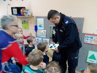 Zdjęcie 8 - SPOTKANIE Z POLICJANTAMI