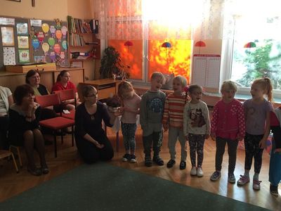 Zdjęcie 16 - DZIEŃ WYJĄTKOWY... CZYLI ŚWIĘTUJEMY "DZIEŃ EDUKACJI NARODOWEJ"