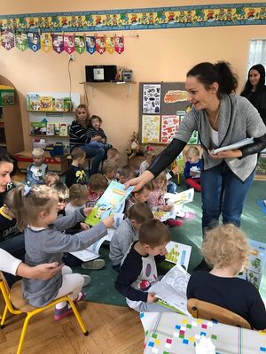 Zdjęcie 22 - "DRUŻYNA SEGREGOLANDII", CZYLI SPOTKANIE PRZEDSZKOLAKÓW Z PRZEDSTAWICIELEM KZGRL