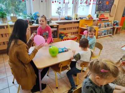 Zdjęcie 15 - Kąciki zabawowo-zadaniowe w tygodniu o kosmosie