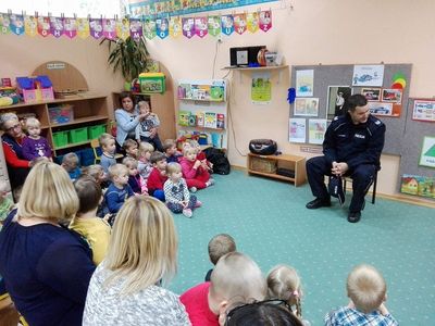 Zdjęcie 10 - SPOTKANIE Z POLICJANTAMI