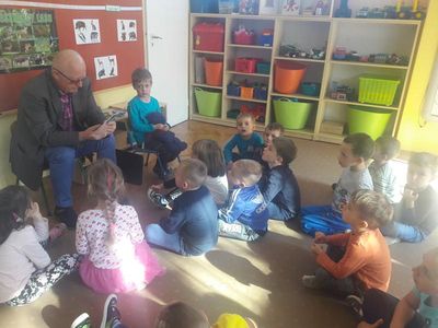 Zdjęcie 2 - CZYTANIE - REALIZACJA PROJEKTÓW MAŁY MIŚ W ŚWIECIE WIELKIEJ LITERATURY ORAZ BOHATER TYGODNIA