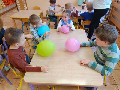Zdjęcie 10 - Kąciki zabawowo-zadaniowe w tygodniu o kosmosie