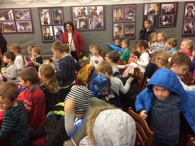 Zdjęcie 1 - TEATRZYK KSIĘŻNICZKA NA ZIARNKU GROCHU