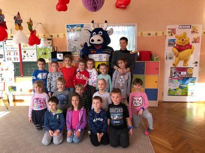 Zdjęcie 3 - Byczek Unii Leszno odwiedził nasze przedszkole